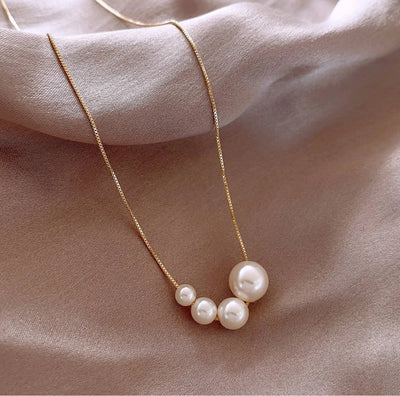Delicate Pendant Necklace