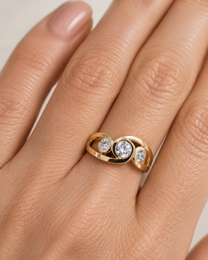 Vintage Zirconia Gold Ring